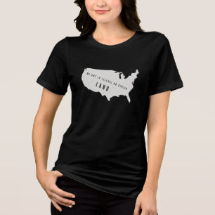 Camiseta Ninguém é Ilegal em Terra Roubada – Insígnia de Pr