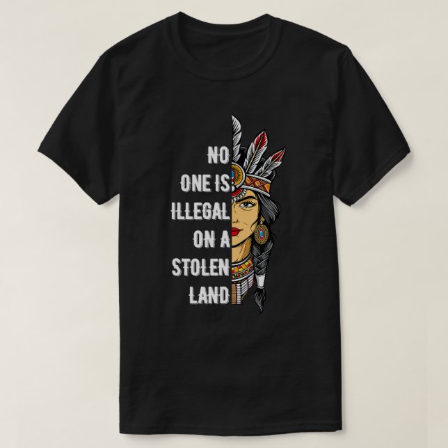 Camiseta Ninguém é ilegal em um Indígenas roubado (Frente do Design)