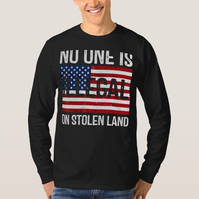Camiseta Ninguém É Ilegal Na Bandeira Americana Roubada (Frente)