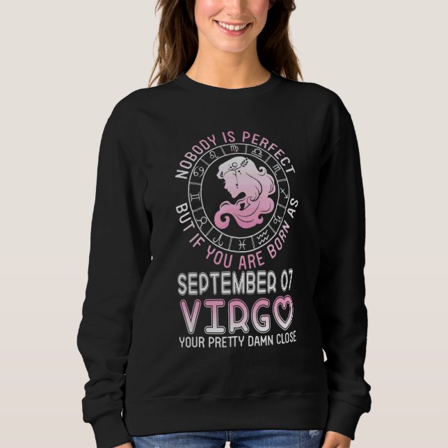Camiseta Ninguém é Perfeito Mas Você Nasce Como Virgem de 7 (Frente)