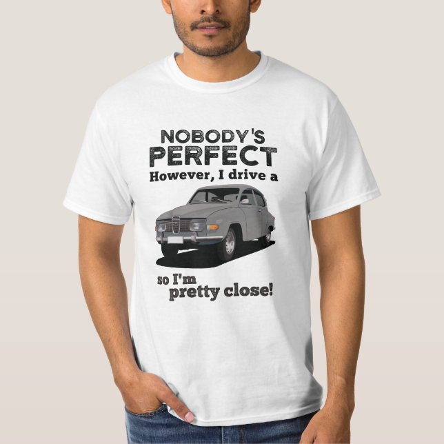 Camiseta Ninguém é perfeito - Saab 96 - DIY (Frente)