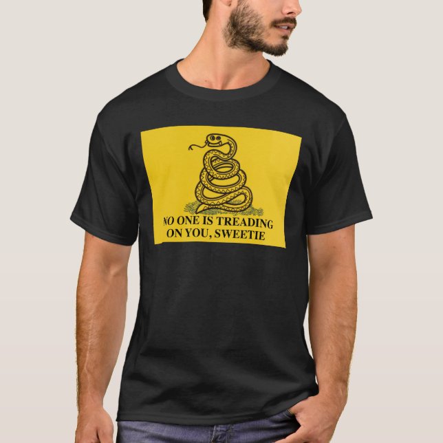 CAMISETA NINGUÉM ESTÁ A TRADUZIR-TE, DOCINHO (Frente)