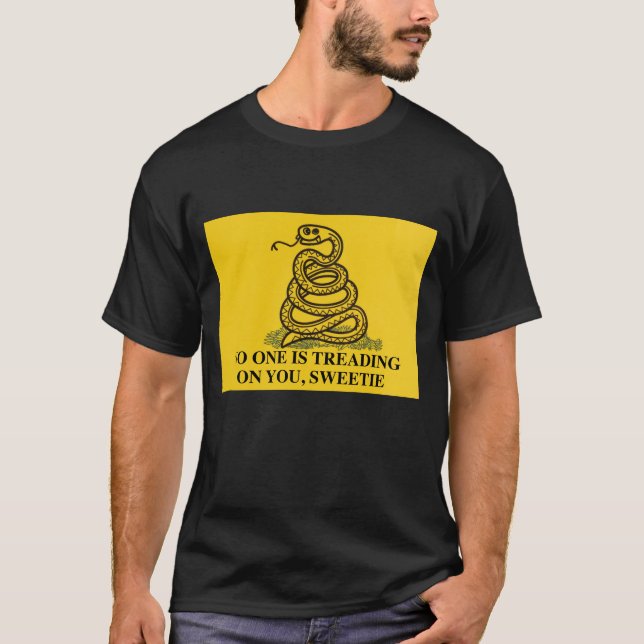 CAMISETA NINGUÉM ESTÁ A TRADUZIR-TE, DOCINHO (Frente)