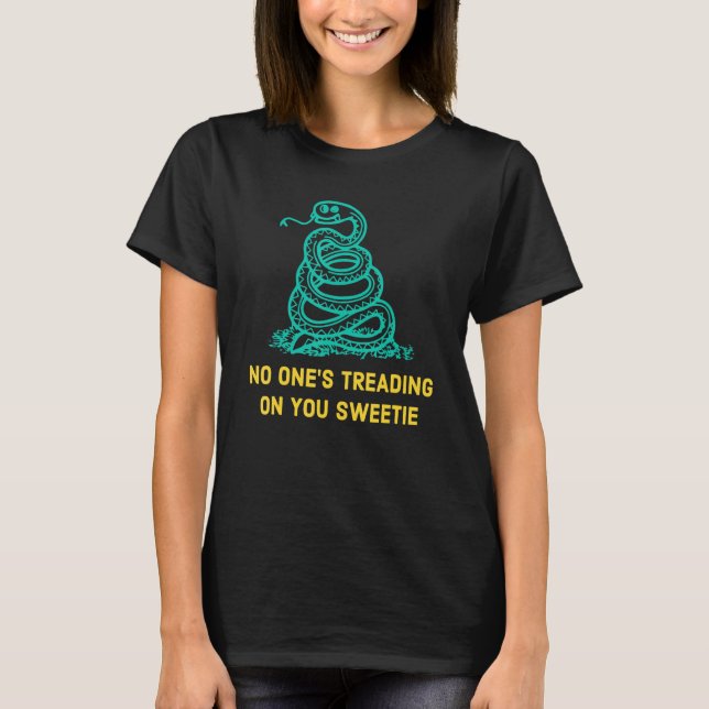 Camiseta Ninguém Está Pisando Em Você Querida Cobra 6 (Frente)