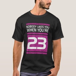 Camiseta Ninguém Gosta De Você Quando Você Tem 23 Dons Engr