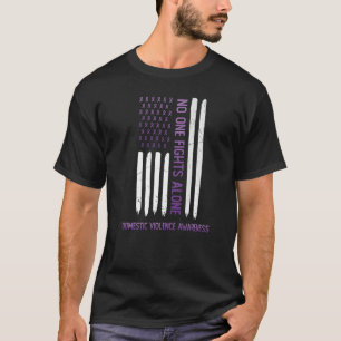 Camiseta Ninguém Luta Contra A Violência Doméstica Sozinha
