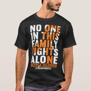 Camiseta Ninguém Nesta Família Luta Sozinha I MS Multiple S