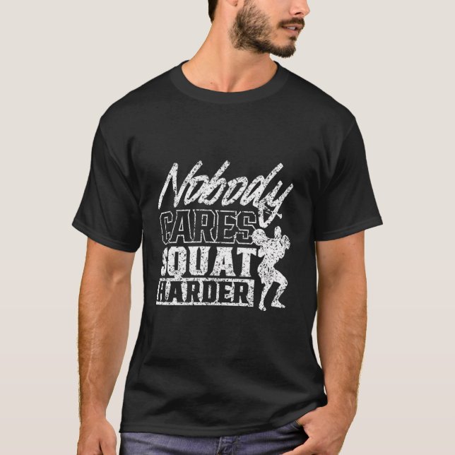 Camiseta Ninguém se importa com o Quadrado mais difícil de  (Frente)