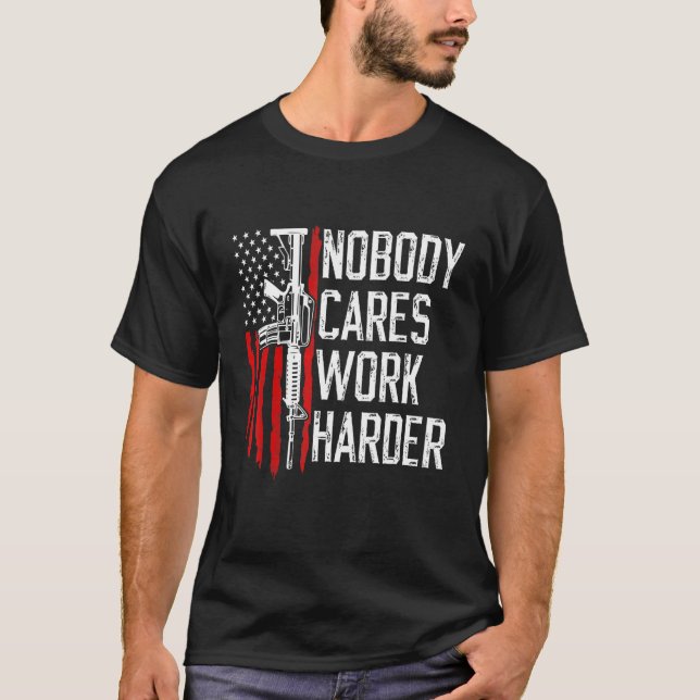 Camiseta Ninguém se importa de trabalhar mais duro Ar 15 Gu (Frente)