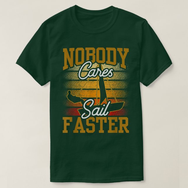 Camiseta Ninguém Se Preocupa Em Velejar Mais Rapidamente A  (Frente do Design)