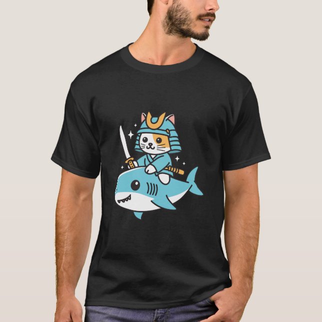 Camiseta Ninja Cat Samurai Riding Shark (Frente)