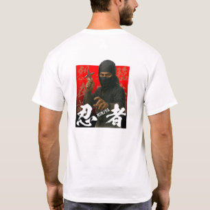 Camiseta Ninja em preto com Kanji e plano de fundo vermelho