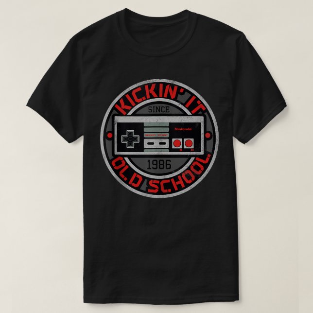 Camiseta Nintendo NES Controladora Kickin It Old School Tan (Frente do Design)
