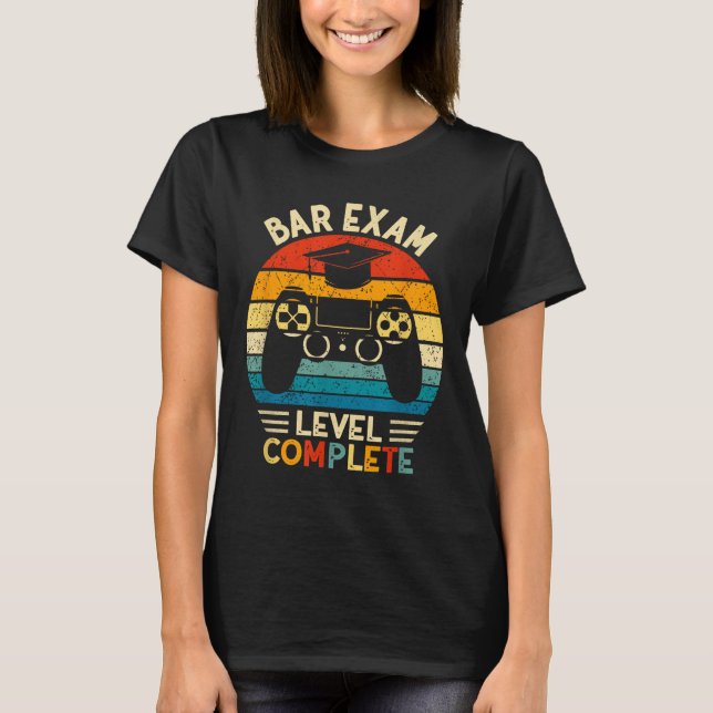 Camiseta Nível de Exame de bar Completamente Funny Lawrence (Frente)
