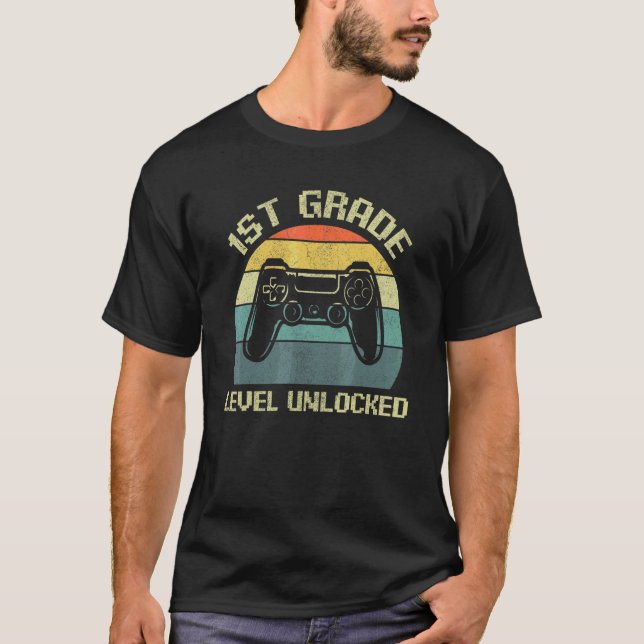 Camiseta Nível De Primeiro Grau Desbloqueado Roupa De Volta (Frente)