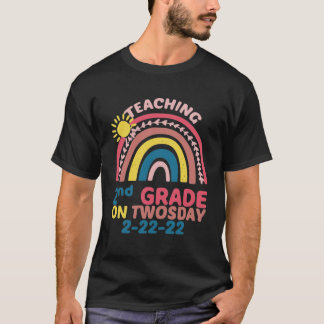 Camiseta Nível de segundo no Ensino na Véspera - Arco-Íris