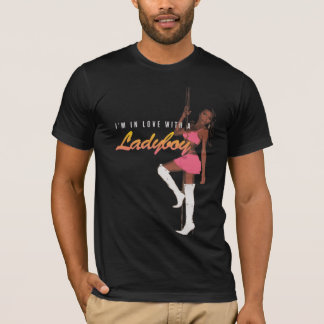 Camiseta No amor com um Ladyboy