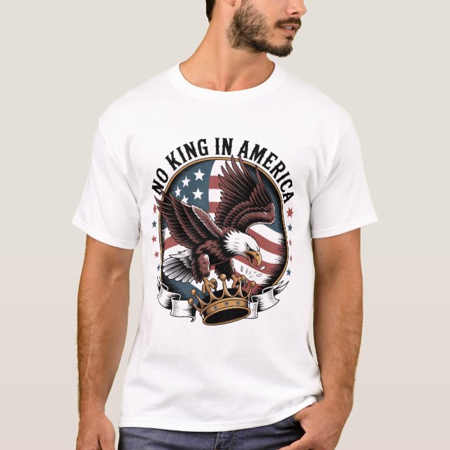 Camiseta No King In America Patriotic Eagle Crown USA Flag  (Frente)