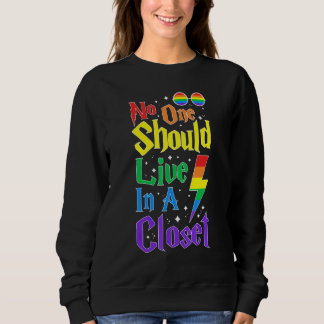 Camiseta No One Should Live In A Closet Lgbt Q Gay Pride Pr