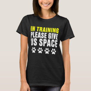 Camiseta No Treinamento, Por Favor, Dê-Nos Um Cão Reativo N