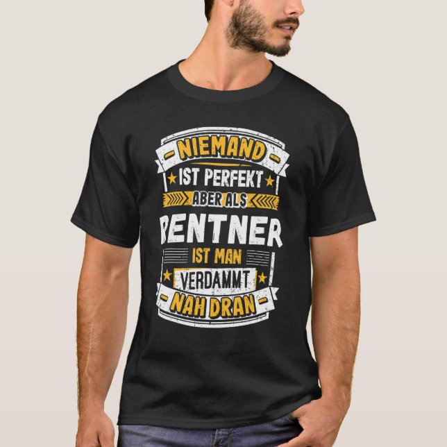 Camiseta Nobody is Perfect but as a pensioner  retirement (Frente)