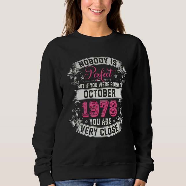 Camiseta Nobody Is Perfect But If You Were Born In October  (Frente)