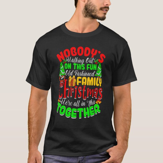 Camiseta Nobody's Walking Out On This Fun Old Family Christ (Frente)
