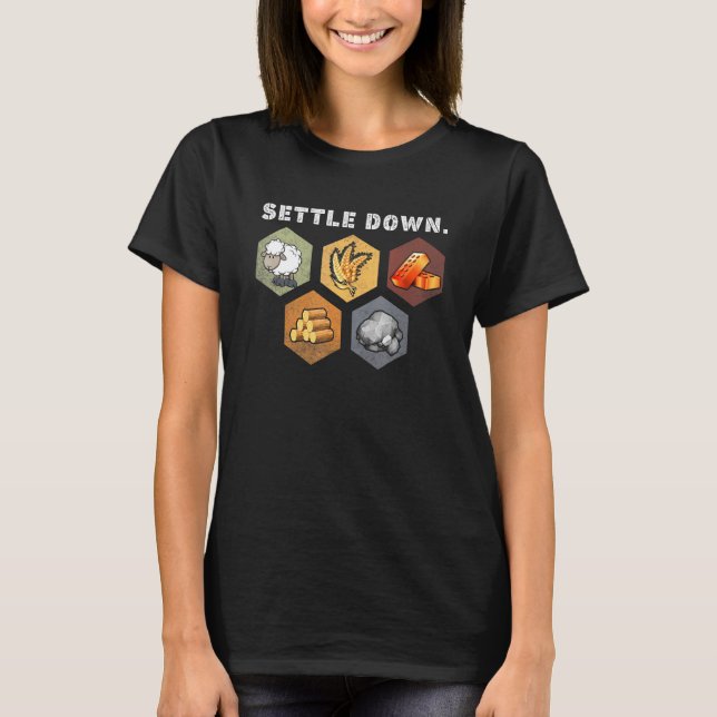 Camiseta Noite de Jogo de Tabuleiro Settle Down Mais Longo  (Frente)