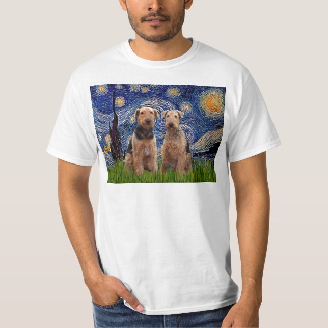 Camiseta Noite Estrelada - Airedale Terriers (dois) (Frente)