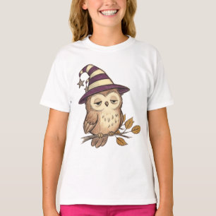 Camiseta Noite Sonolenta de Coruja em Chapéu de Bruxa Roxa