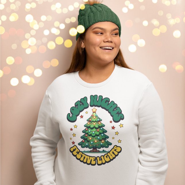 Camiseta Noites Cozy, Luzes Festivas, Árvore de Natal (Criador carregado)