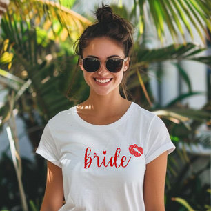 Camiseta noiva fofa com lábios vermelhos e coração