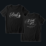 Camiseta Noiva Til Death Nos Parte De Casamento De Gótico C<br><div class="desc">Camiseta noiva para um casamento de gótico com noiva impressa no peito em um roteiro de caligrafia suave com um crânio em um dos loops. Nas costas, até que a morte nos separe com seus nomes e data de casamento. Personalizado até a morte, nós fazemos uma camiseta para a noiva,...</div>