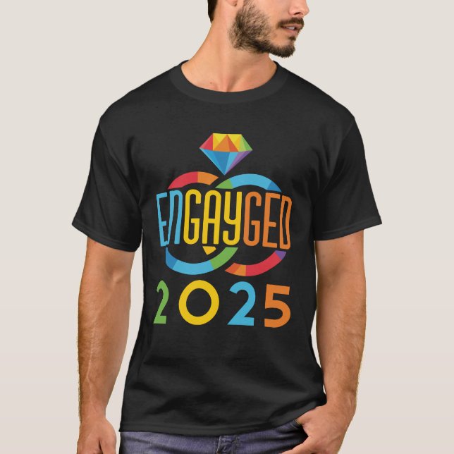 Camiseta Noivado LGBTQ do Gay Engayged 2025 (Frente)