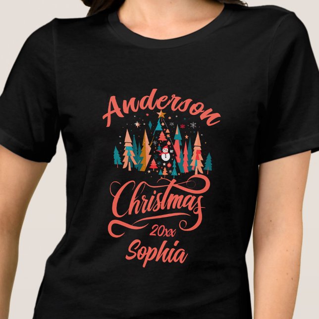 Camiseta Nome da família decorada no Natal editável (Criador carregado)