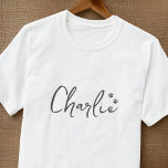 Camiseta Nome de Pet de Crachá Personalizado de Peças Moder<br><div class="desc">Este design simples e clássico é composto por tipografia serif e adiciona uma foto personalizada.</div>