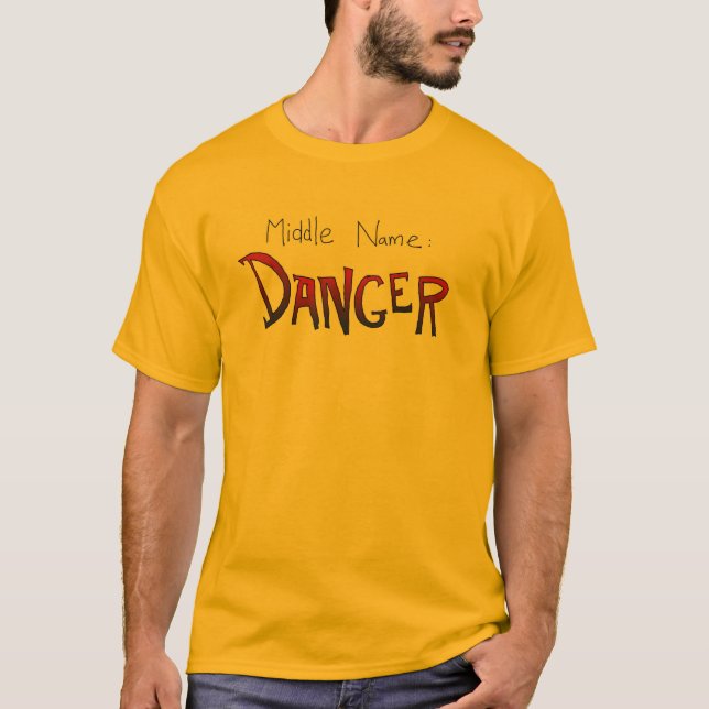 Camiseta Nome do meio: Perigo (Frente)