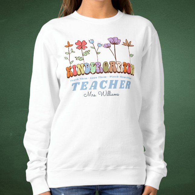 Camiseta Nome do Professor do Jardim de Infância Personaliz (Wildflowers Personalized Kindergarten Teacher Name Sweatshirt
)