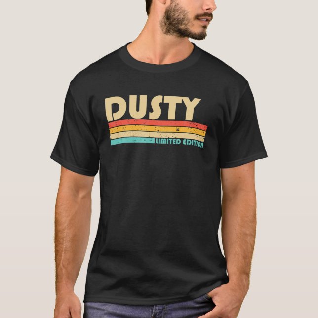 Camiseta Nome DUSTY Nome Personalizado Funny Retro Vintage  (Frente)