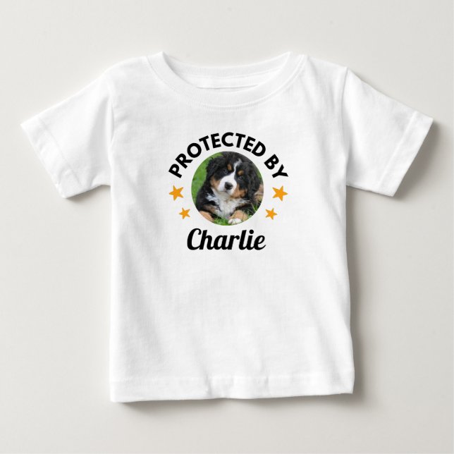Camiseta Nome e foto personalizados do cão "Protegido por" (Frente)