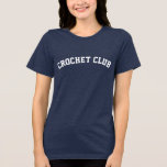 Camiseta Nome Personalizado do Clube de Crochet no Texto do<br><div class="desc">Representa o seu clube de crochê em estilo com este design personalizado com o nome do seu clube no verso em texto de bloco a negrito. Perfeito para croqueteiros apaixonados, este design oferece uma maneira divertida de mostrar seu amor pelo artesanato enquanto adiciona um toque pessoal. Esteja você numa reunião...</div>