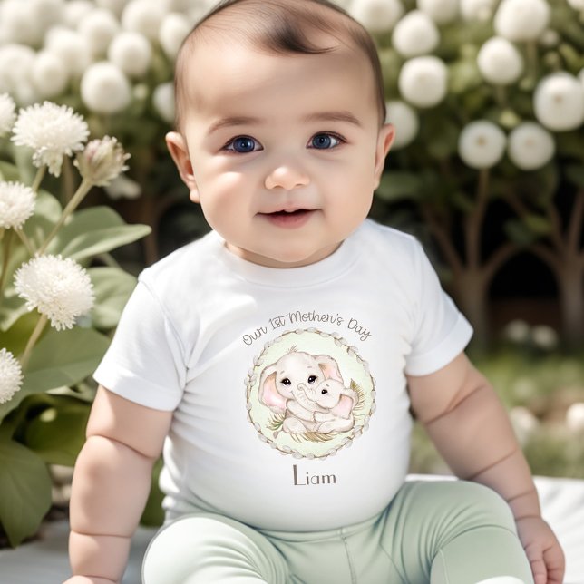 Camiseta Nome Personalizado do Elefante do Primeiro Dia de  (First Mother's Day Boy Elephant Personalized Name Baby T-Shirt)