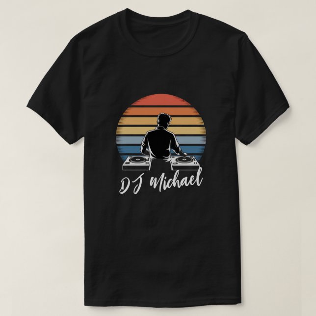 Camiseta Nome Personalizado Retroativo do Mixer DJ de Músic (Frente do Design)