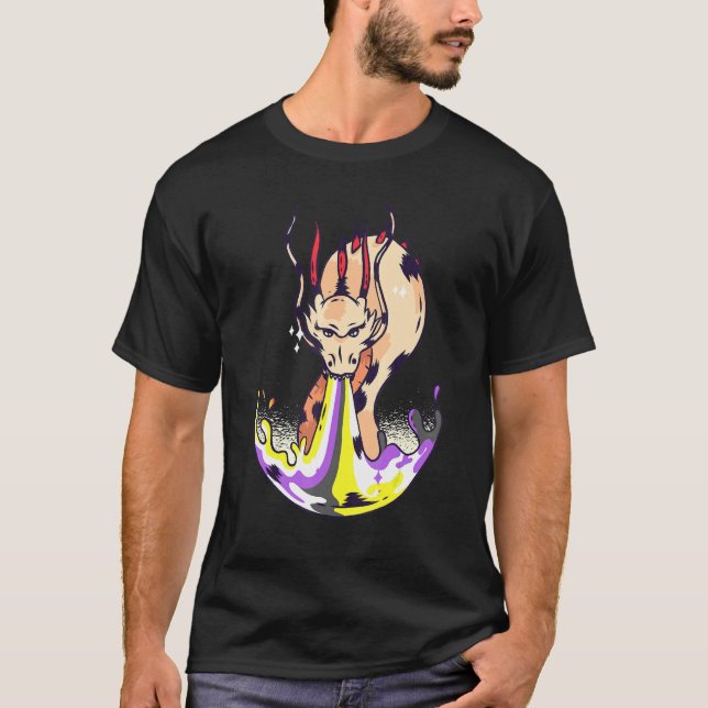 Camiseta Nonbinary Dragon FIre LGBTQ Nonbinary Flag Nonbina (Frente)