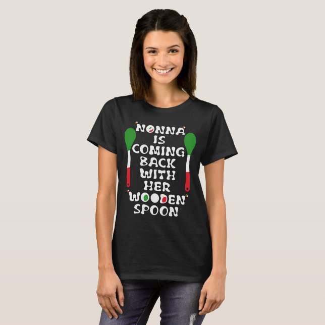 Camiseta Nonna Está Voltando Com Sua Cola De Madeira (Frente Completa)