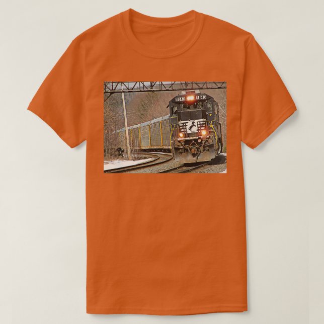 Camiseta Norfolk Southern 8843 em Fitchburg (Frente do Design)
