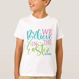Camiseta Nós Acreditamos no Coelho de Páscoa - Páscoa