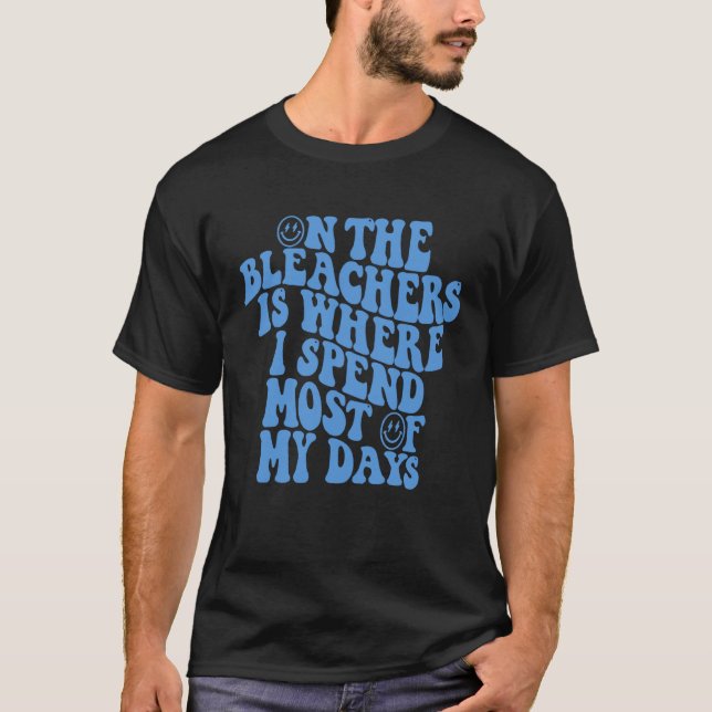 Camiseta Nos Bleachers é onde eu passo a maior parte dos me (Frente)