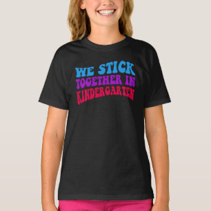 Camiseta Nós Ficamos Juntos no Jardim de Infância