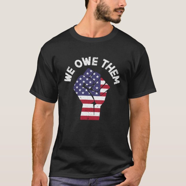 Camiseta Nós Lhes Devemos Bandeira Americana Patriótica Vet (Frente)